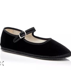 Chic Black Velvet Flats